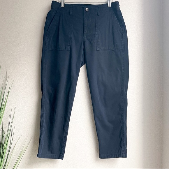 Tommy Hilfiger - Women’s Utility Cargo Cropped Pants in Navy Blue - Picture 1 of 6